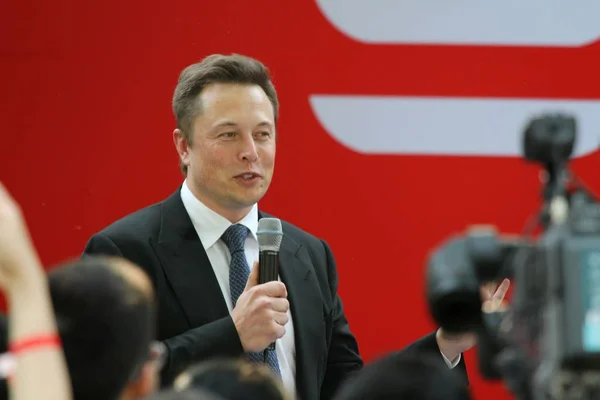 <strong>Tout sur la greffe de cheveux Elon Musk</strong>